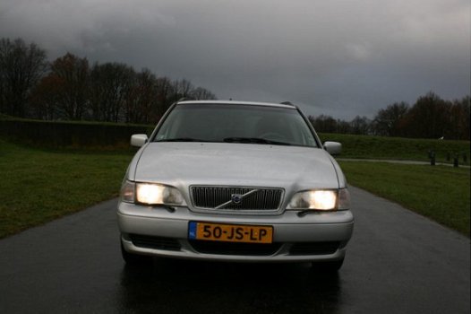 Volvo V70 - 2.5 - 1