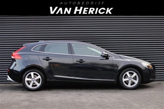 Volvo V40 - 1.6 D2 Summum / Navigatie / Clima / Nette staat - 1