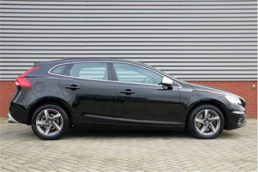 Volvo V40 - 2.0 D3 Business Sport 150 PK R-design Navi Cruise Stoelverwarming LED Half leder/alcanta - 1