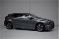 Volvo V40 - 2.0 D4 R-Design Business 190PK PANORAMADAK/1eEIG&ORG.NED/NAP/TREKHAAK - 1 - Thumbnail