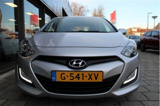 Hyundai i30 - 1.6i i-Catcher // NAVI // CLIMA // HALF LEDER - 1