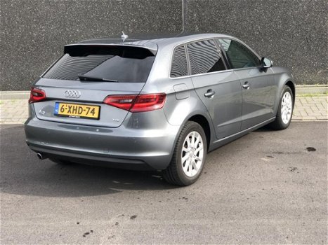 Audi A3 Sportback - 1.6 TDI Attraction Pro Line Lichte schade - 1