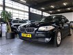 BMW 5-serie - 520i 2.0 184 PK TWINTURBO AUT GROOT SCHERM NL AUTO - 1 - Thumbnail