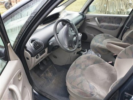 Citroën Xsara Picasso - 1.8i-16V Plaisir Airco - 1