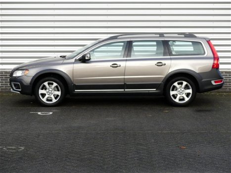 Volvo XC70 - 2.4 D5 Summum Automaat, Leer, Dealer onderhouden - 1