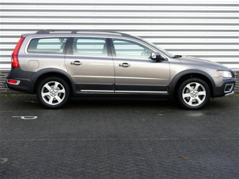 Volvo XC70 - 2.4 D5 Summum Automaat, Leer, Dealer onderhouden - 1