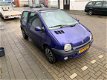 Renault Twingo - 1.2-16V Hélios Quickshift 5 AUTOMAAT Met NAP en een nieuwe APK - 1 - Thumbnail