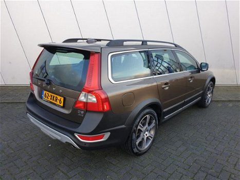 Volvo XC70 - 2.4 D5 Summum I LEDEREN BEKLEDING I CROSS UITVOERING I - 1