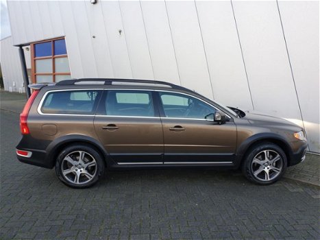 Volvo XC70 - 2.4 D5 Summum I LEDEREN BEKLEDING I CROSS UITVOERING I - 1