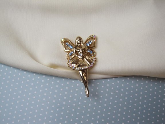 Broche Monet goudkleurige Elfje Fairy met blauw aurora kristal rijnsteentjes 5.3x3.1 cm - Afbeelding 2