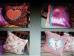 2 kussens met hartdecoratie, handmade - 1 - Thumbnail