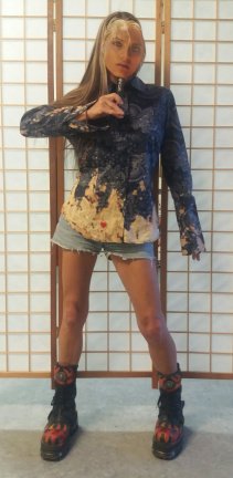 Customized: tye dye blouse met applicaties