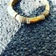 Oude sieraden: armband vintage goudkleur met strass - 1 - Thumbnail