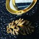 Oude sieraden: broche vintage goudkleur met strass - 1 - Thumbnail