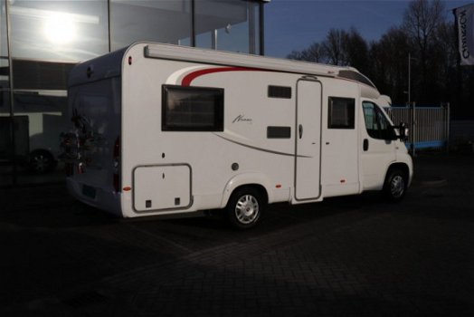 BÃ¼rstner Nexxo T 660 korte camper Frans bed - 4