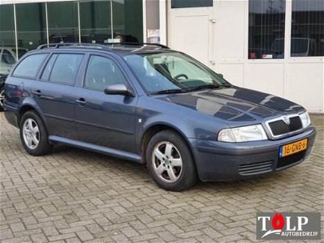 Skoda Octavia Combi - 1.6 Démarrage - 1