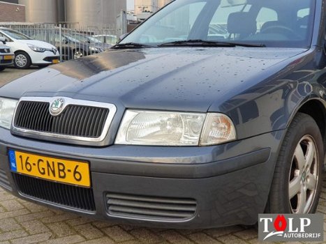 Skoda Octavia Combi - 1.6 Démarrage - 1