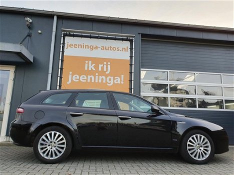 Alfa Romeo 159 Sportwagon - 1.9 JTD Business van de 1e Eigenaar met Climate & Cruise control - 1