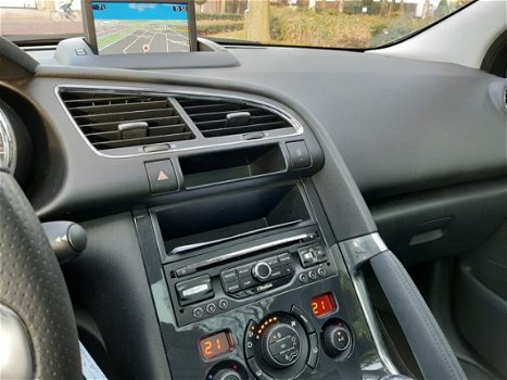 Peugeot 3008 - 1.6 VTi Style Panoramadak, Navigatie, Trekhaak - 1