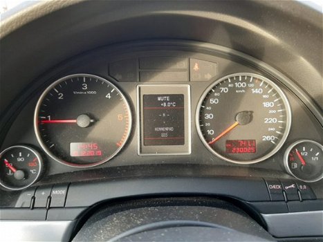 Audi A4 Avant - 2.0 TDI Advance Navigatie - 1