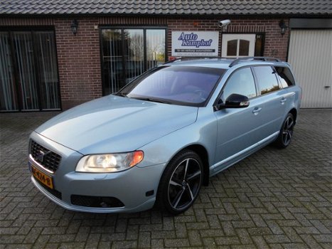 Volvo V70 - 2.5T 200pk Momentum Leer Xenon Trekhaak - 1