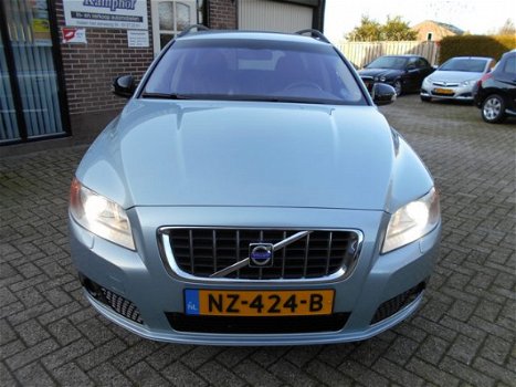 Volvo V70 - 2.5T 200pk Momentum Leer Xenon Trekhaak - 1