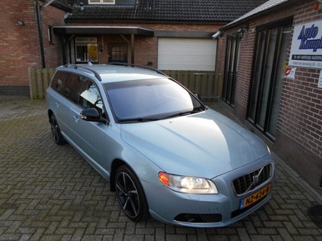 Volvo V70 - 2.5T 200pk Momentum Leer Xenon Trekhaak - 1