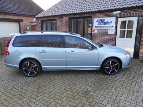 Volvo V70 - 2.5T 200pk Momentum Leer Xenon Trekhaak - 1