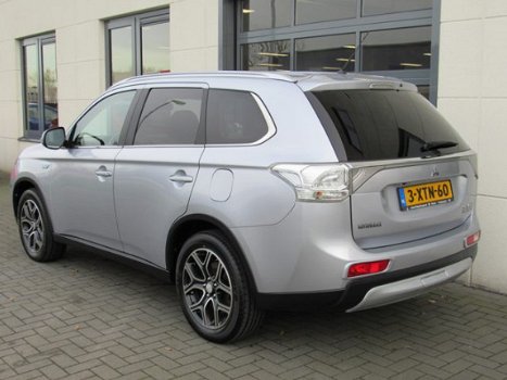 Mitsubishi Outlander - 2.0 PHEV Executive Edition X-Line Automaat Dealer onderhouden Trekhaak - 1