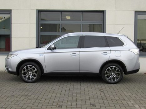 Mitsubishi Outlander - 2.0 PHEV Executive Edition X-Line Automaat Dealer onderhouden Trekhaak - 1