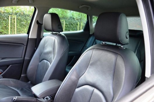 Seat Leon - 1.6 TDI Limited Edition II Xenon/Pdc/Ecc/Navi/Stoelverwarming/Leder/Afn-Trekhaak/Cr-Cont - 1