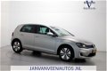 Volkswagen Golf - 1.4 TSI 204pk GTE DSG Navigatie Parkeersensoren LED Sportstuur - 1 - Thumbnail