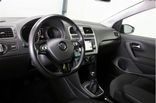 Volkswagen Polo - 1.0 TSI 95pk Connected Series Navigatie Stuurbediening Parkeersensoren Airco - 1