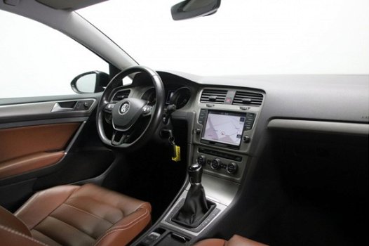 Volkswagen Golf Variant - 1.0 TSI Connected Series 6-bak Leder DAB+ Camera Navigatie Climate Control - 1