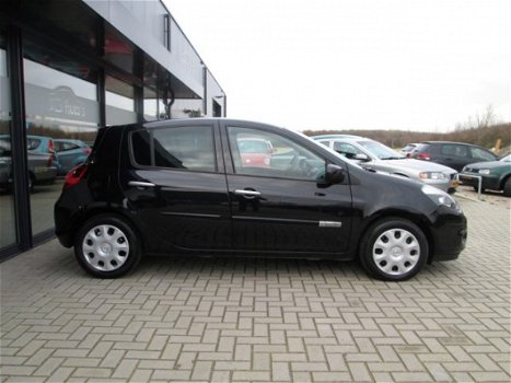 Renault Clio - 1.5 DCI 85 ECO Authentique 5 Drs 2012 - 1