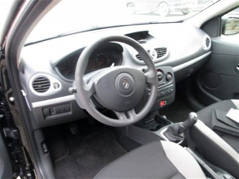 Renault Clio - 1.5 DCI 85 ECO Authentique 5 Drs 2012 - 1