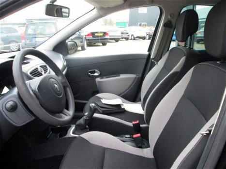 Renault Clio - 1.5 DCI 85 ECO Authentique 5 Drs 2012 - 1