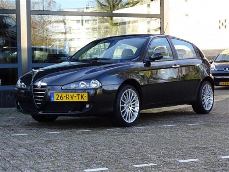 Alfa Romeo 147 - 1.6 T.SPARK 16V Distinctive Leder NAP Nw. D-Riem - 1