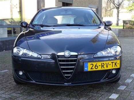 Alfa Romeo 147 - 1.6 T.SPARK 16V Distinctive Leder NAP Nw. D-Riem - 1