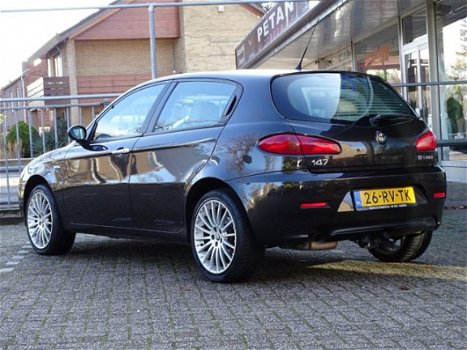 Alfa Romeo 147 - 1.6 T.SPARK 16V Distinctive Leder NAP Nw. D-Riem - 1