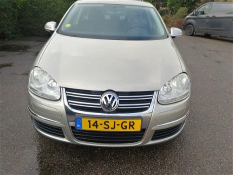 Volkswagen Jetta - 2.0 FSI Comfortline - 1