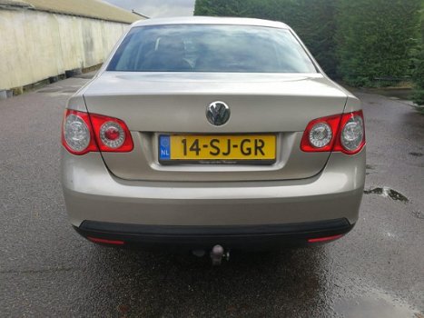 Volkswagen Jetta - 2.0 FSI Comfortline - 1