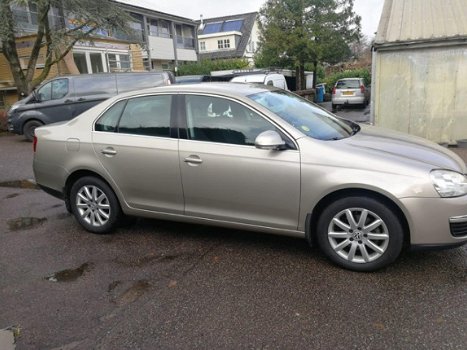 Volkswagen Jetta - 2.0 FSI Comfortline - 1