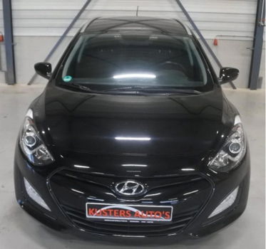 Hyundai i30 Wagon - 1.4 Classic LM, Cruise winterbandenset - 1