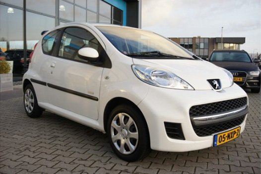 Peugeot 107 - 1.0-12V Millesim 200 - 1