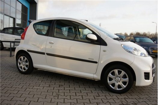 Peugeot 107 - 1.0-12V Millesim 200 - 1