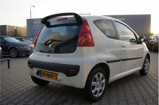 Peugeot 107 - 1.0-12V Millesim 200 - 1