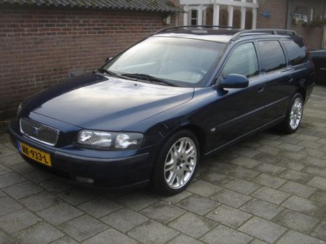 Volvo V70 - 2.4 D5 Geartronic Comfort Line - 1