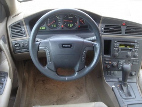 Volvo V70 - 2.4 D5 Geartronic Comfort Line - 1