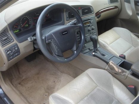 Volvo V70 - 2.4 D5 Geartronic Comfort Line - 1